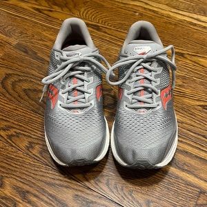 Mens Saucony Triump 11.5 Barely worn!